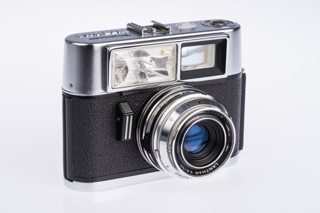 Erste Kamera mit eingebautem Elektronenblitz, Voigtländer Vitrona, 1964